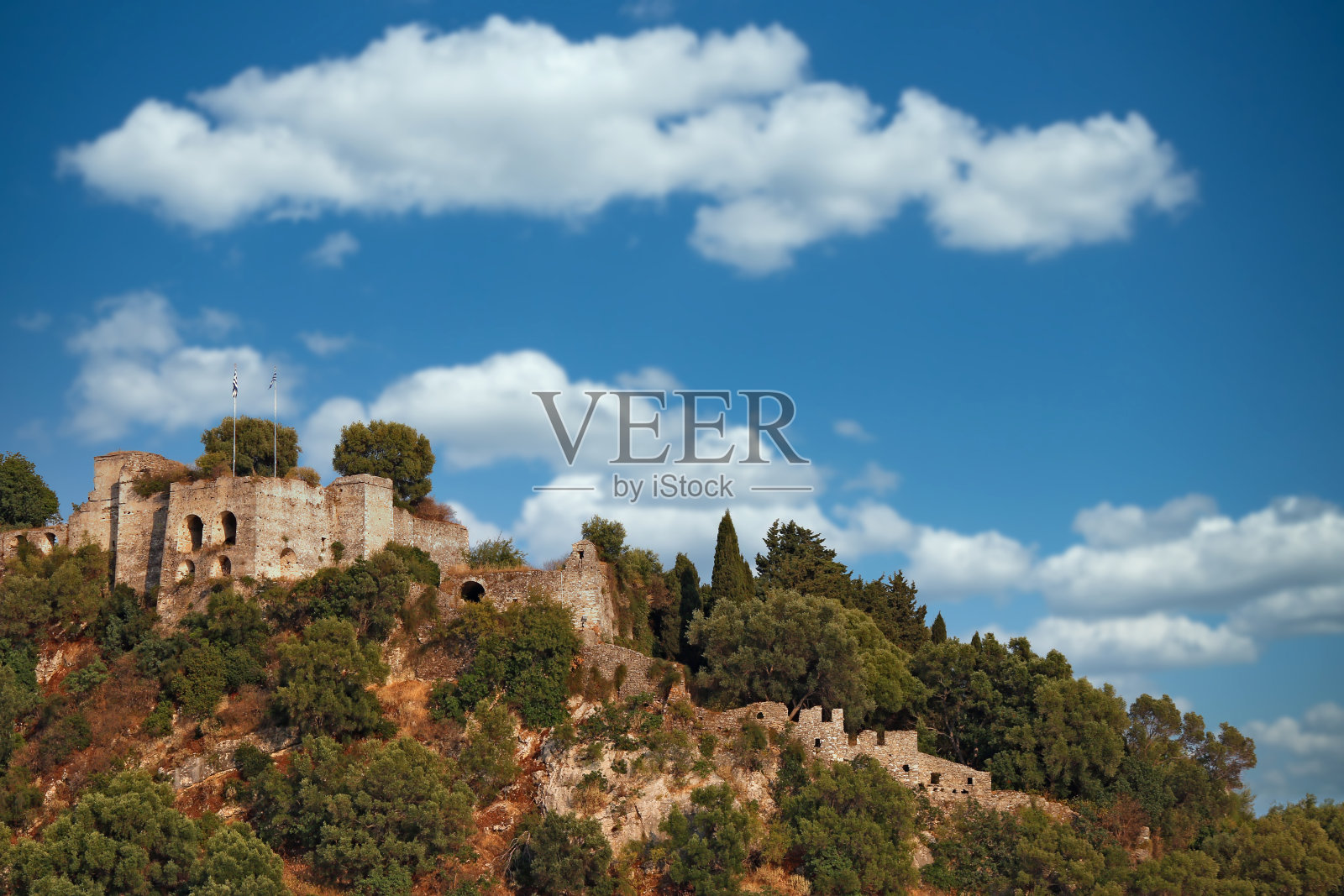 希腊帕尔加山上的古老城堡废墟照片摄影图片