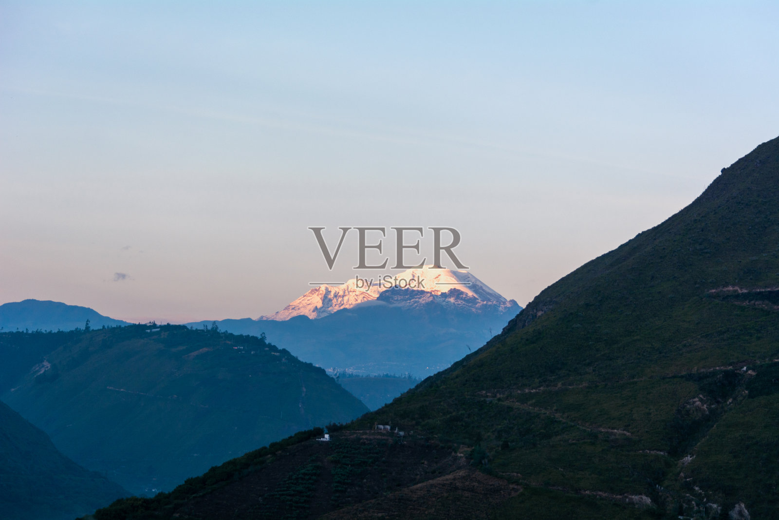 钦博拉索火山照片摄影图片