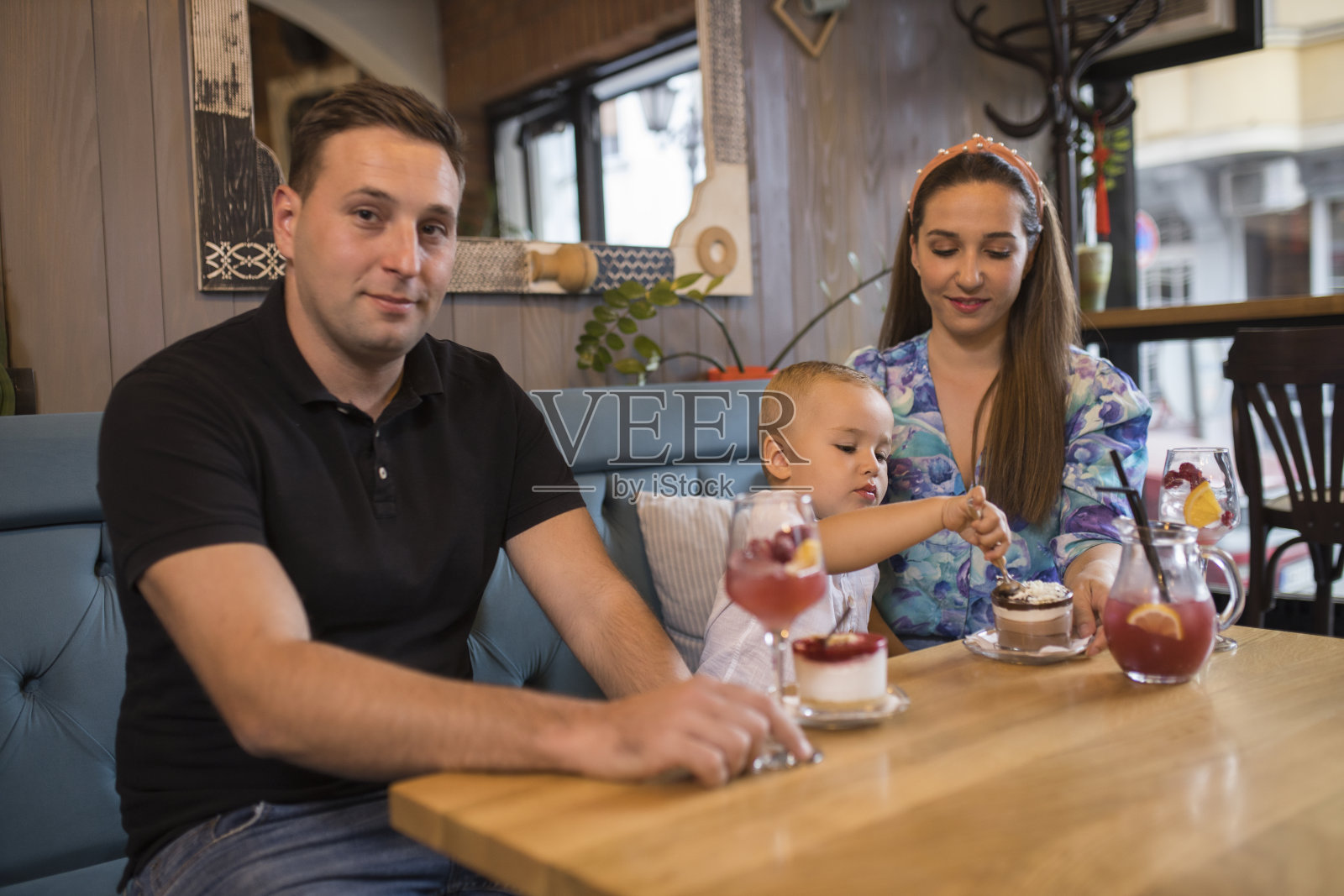 家庭的时刻照片摄影图片