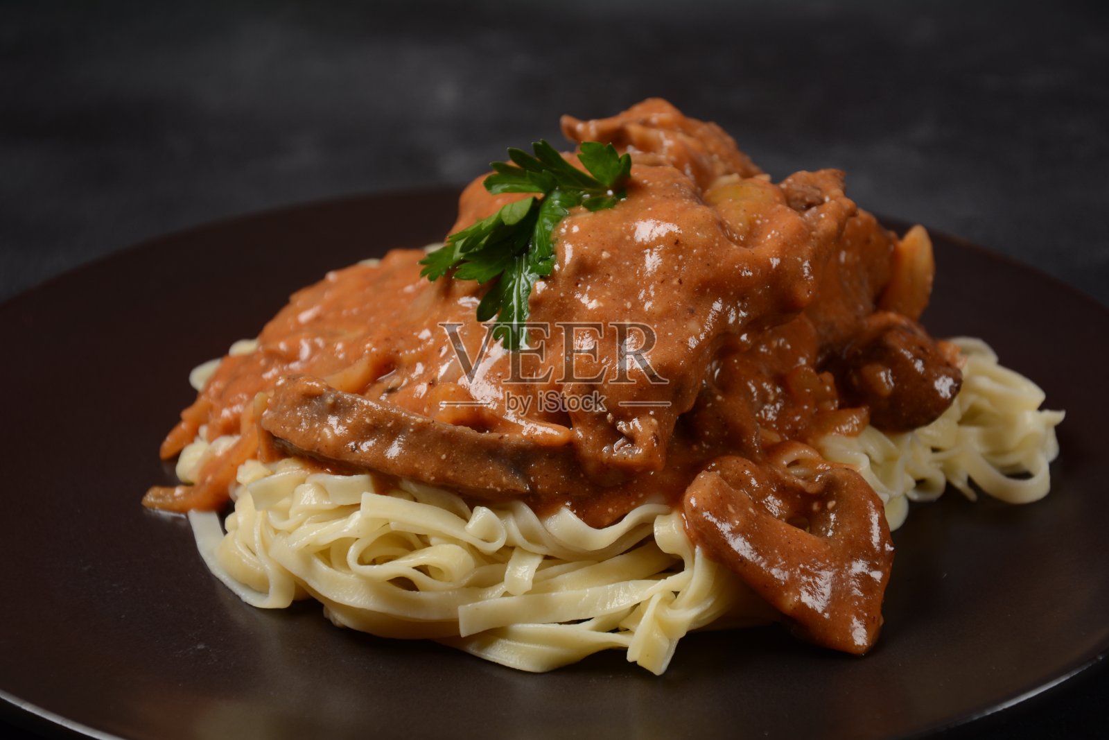 传统俄式牛肉面照片摄影图片