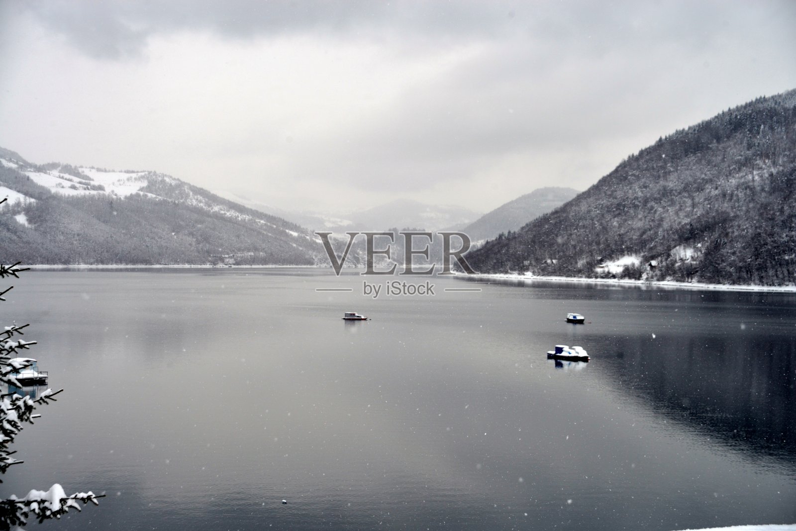 Zlatar湖,塞尔维亚照片摄影图片