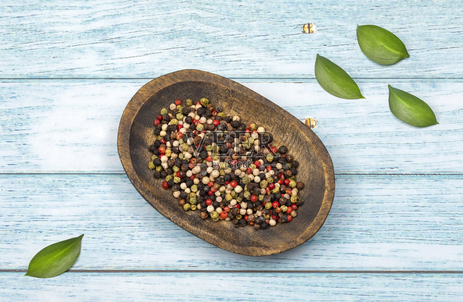 混合彩色辣椒-辣椒辣,红,黑,白和绿。照片摄影图片