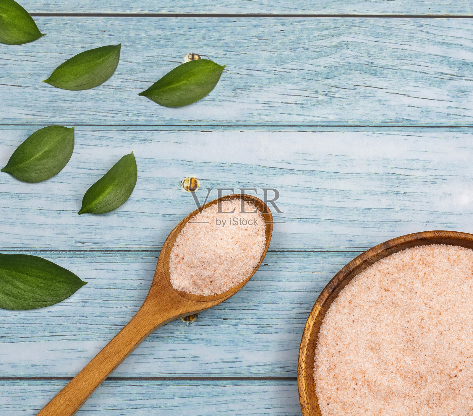 喜马拉雅粉盐晶体,来自巴基斯坦的粉红色岩盐照片摄影图片