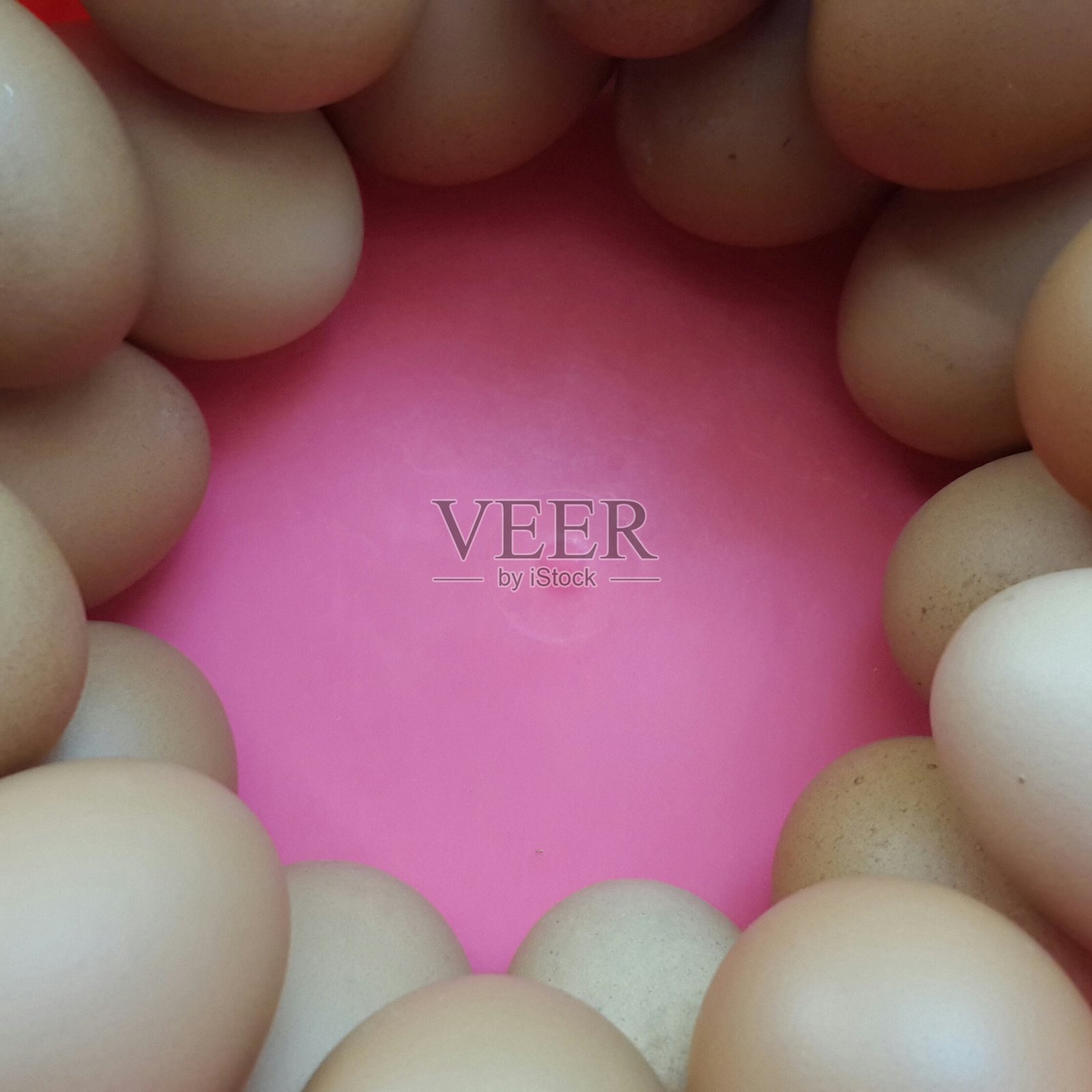 鸡蛋的两种排列方式照片摄影图片