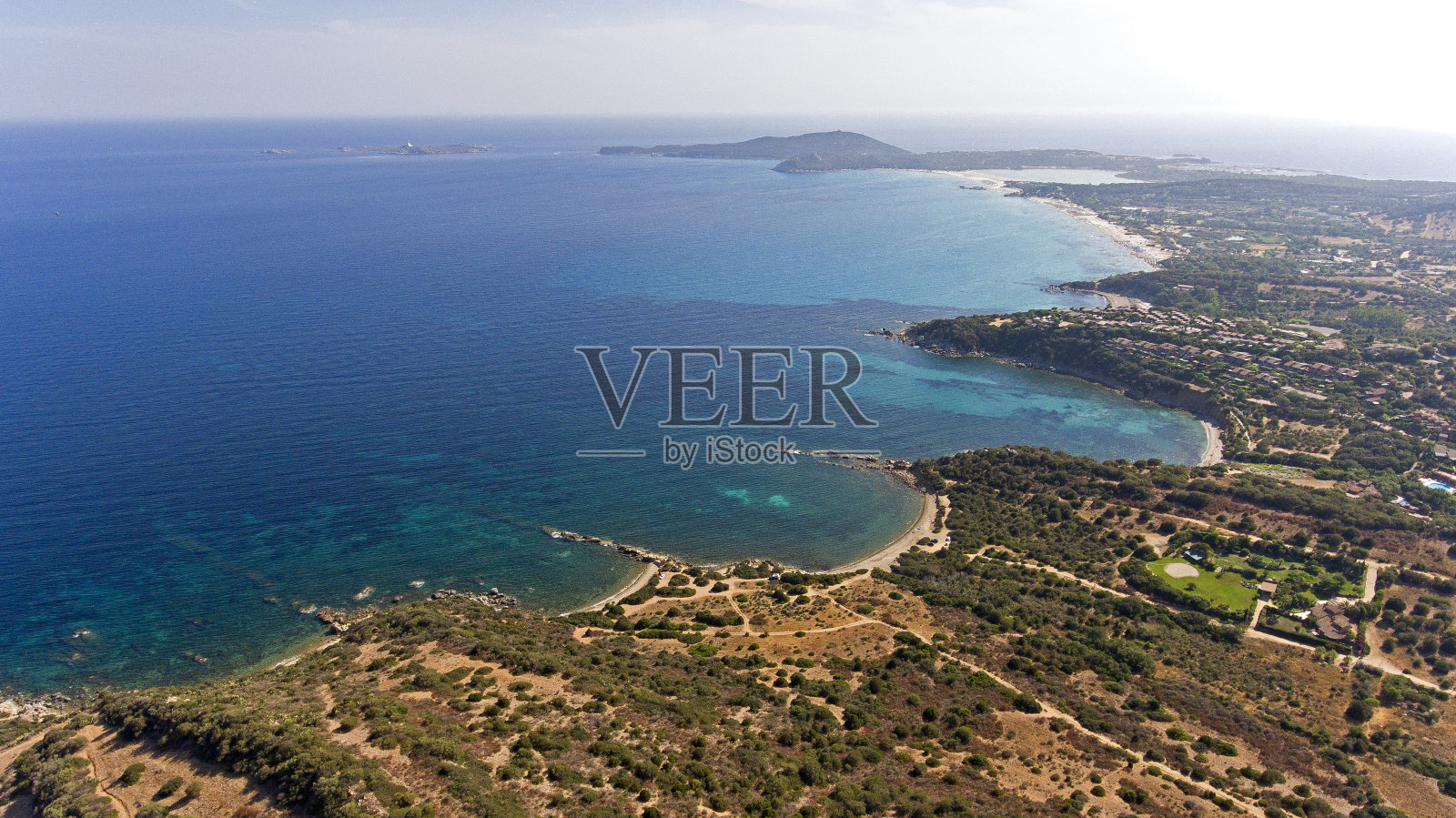 撒丁岛维拉西米乌斯彭塔莫伦蒂斯海滩的鸟瞰图照片摄影图片