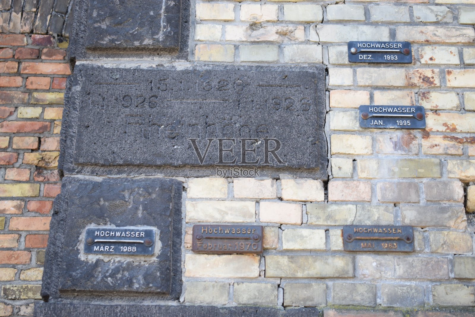 旧墙上的洪水痕迹照片摄影图片