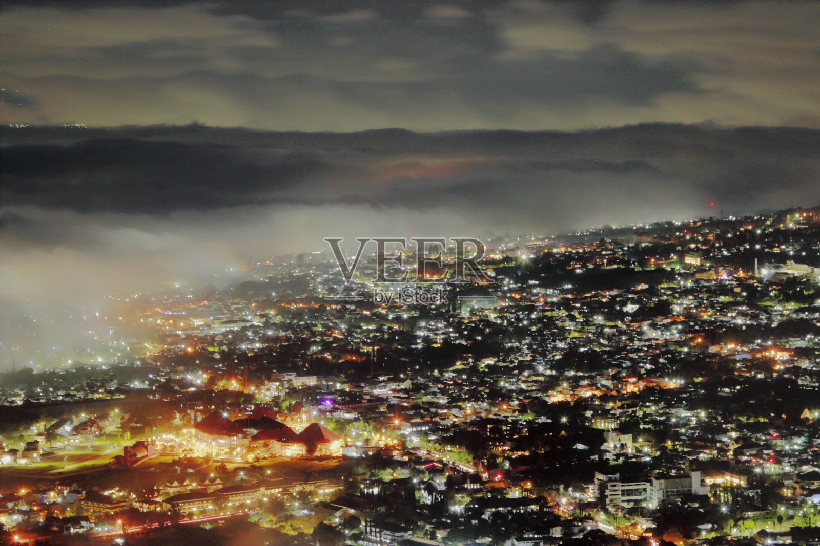 喜怒无常的云照片摄影图片