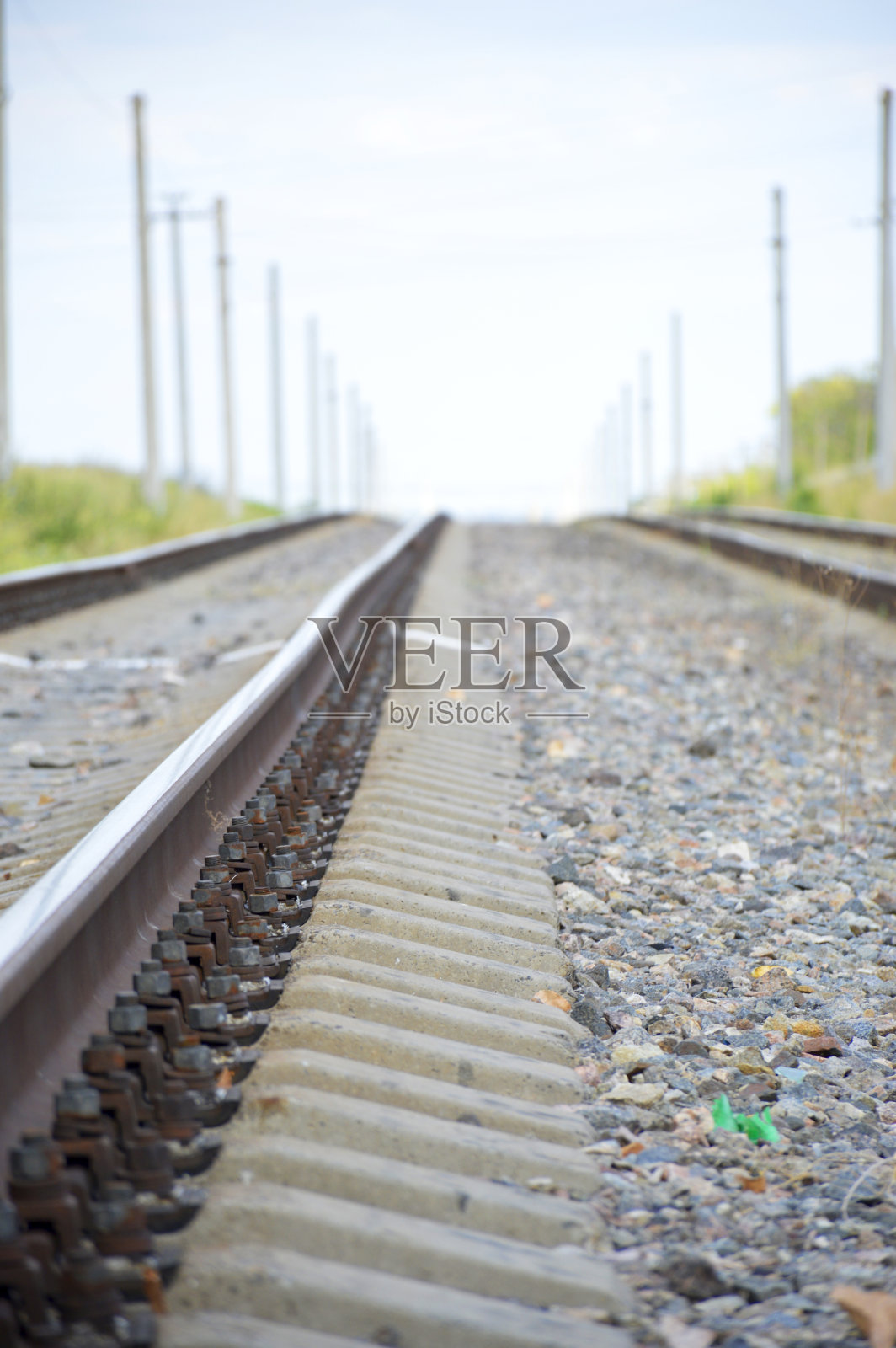 铁轨一直延伸到远处照片摄影图片