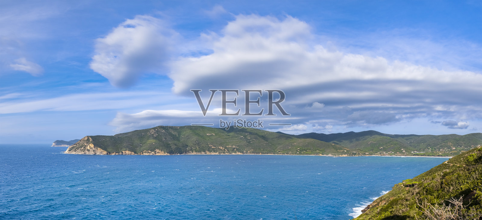 厄尔巴岛上的拉科纳湾(意大利托斯卡纳群岛)照片摄影图片