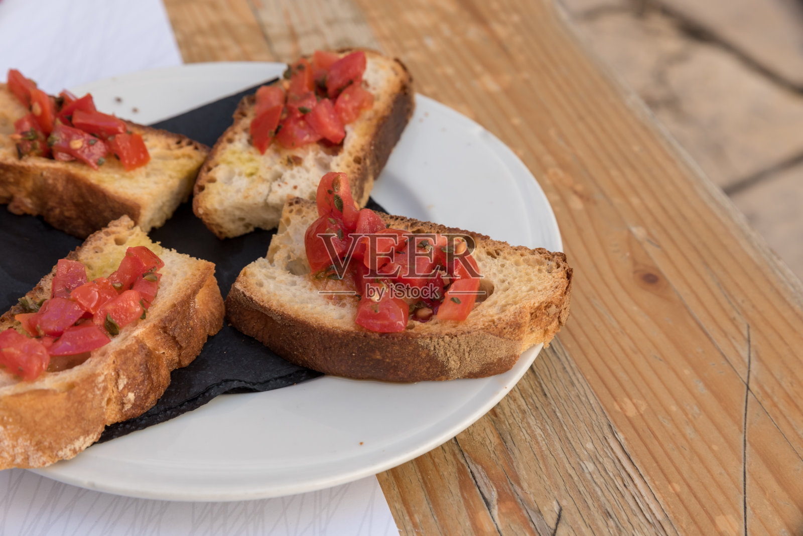 作为开胃菜的阿普利亚面包照片摄影图片