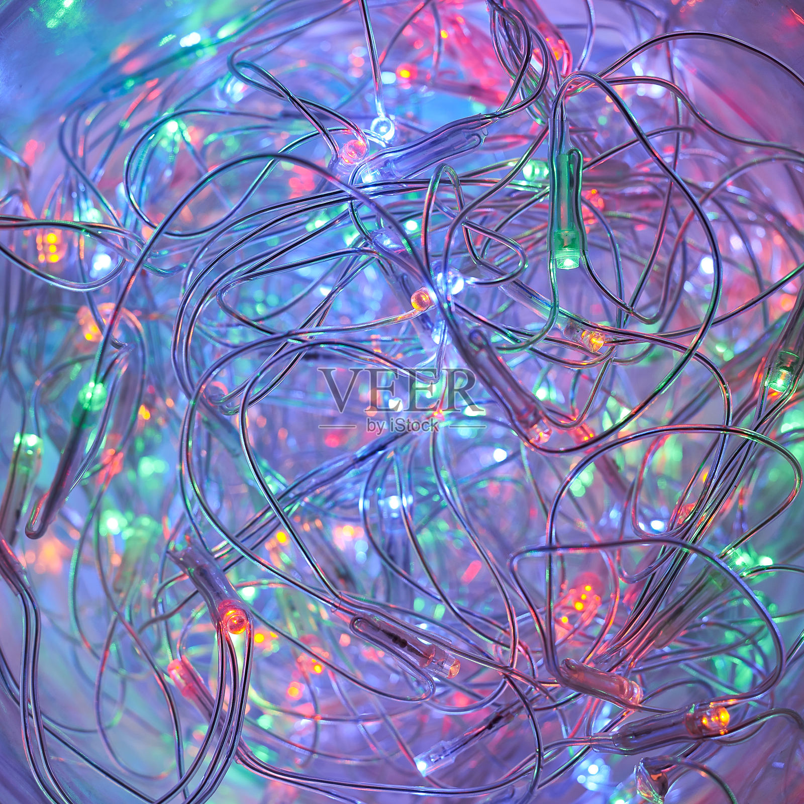 模糊的背景,五彩缤纷的圣诞,新年花环选择性聚焦,创意的背景。照片摄影图片