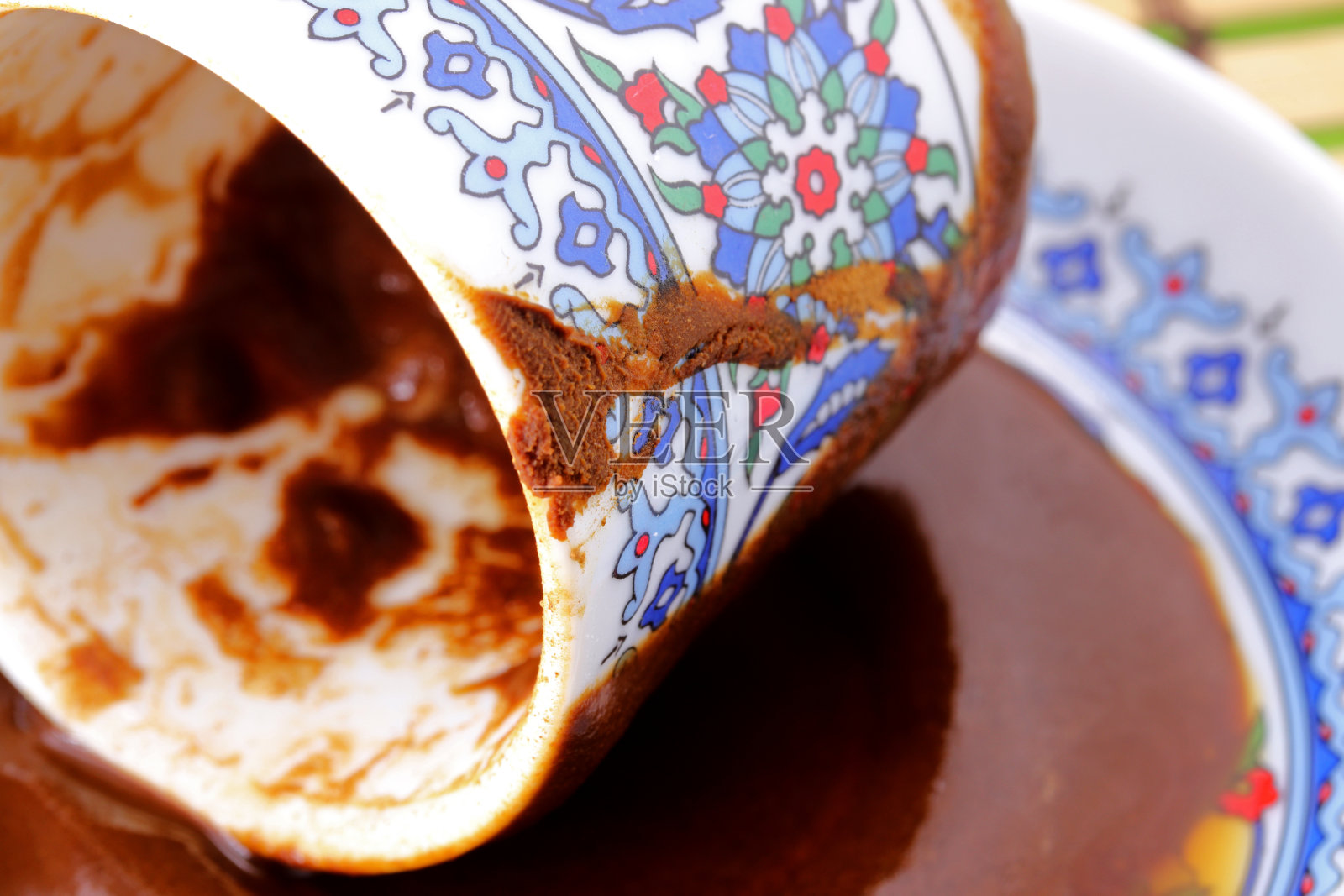 一杯加渣的土耳其咖啡照片摄影图片