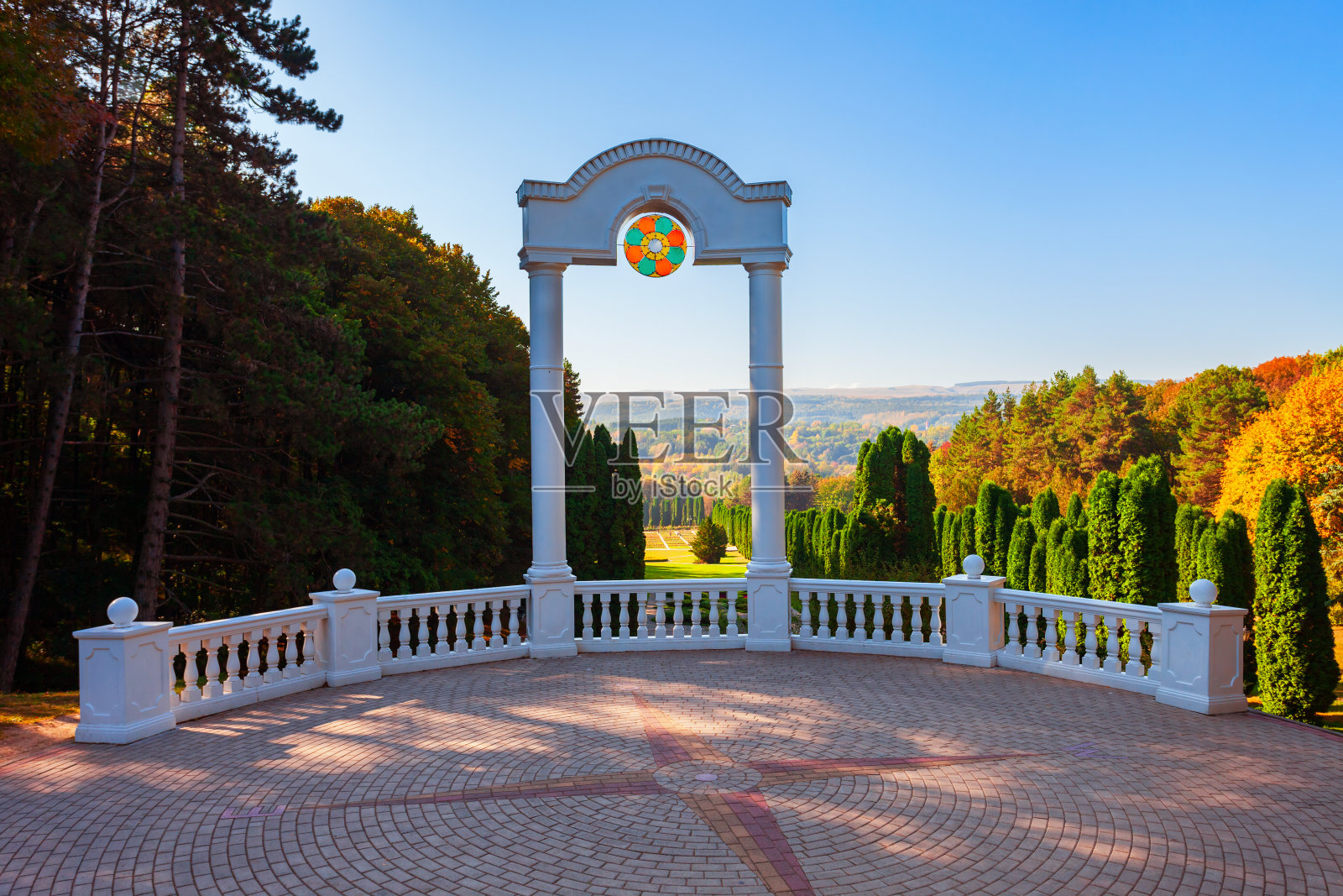 基斯洛沃茨克国家公园的玫瑰园照片摄影图片