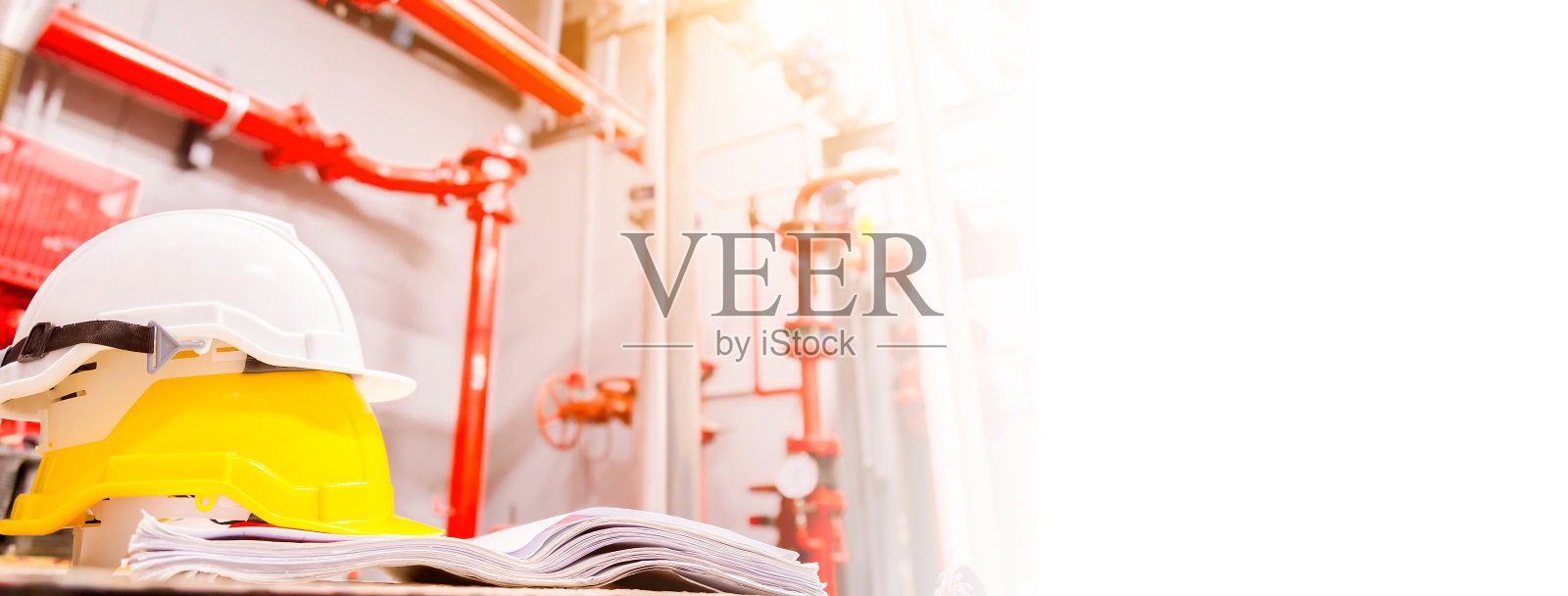 控制室的标准施工安全设备,施工和安全概念。照片摄影图片