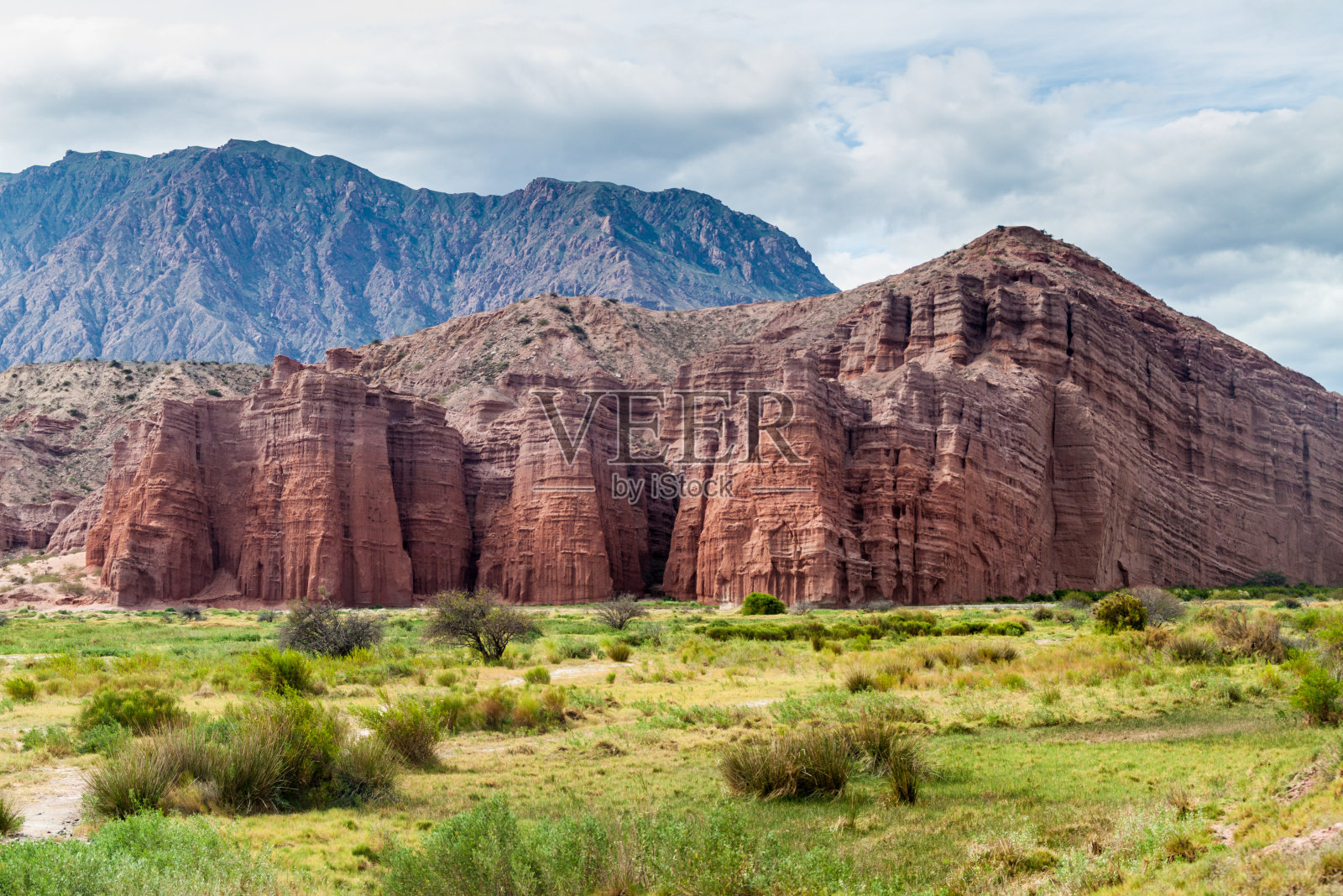 阿根廷奎布拉达德卡法亚特山谷的岩层照片摄影图片
