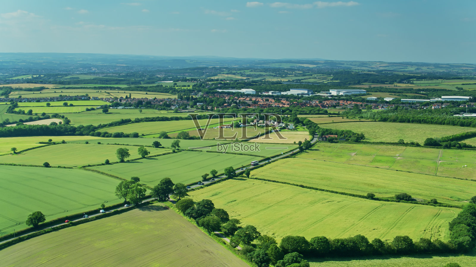 德比郡风景在一个晴朗的日子在夏天-空中照片摄影图片