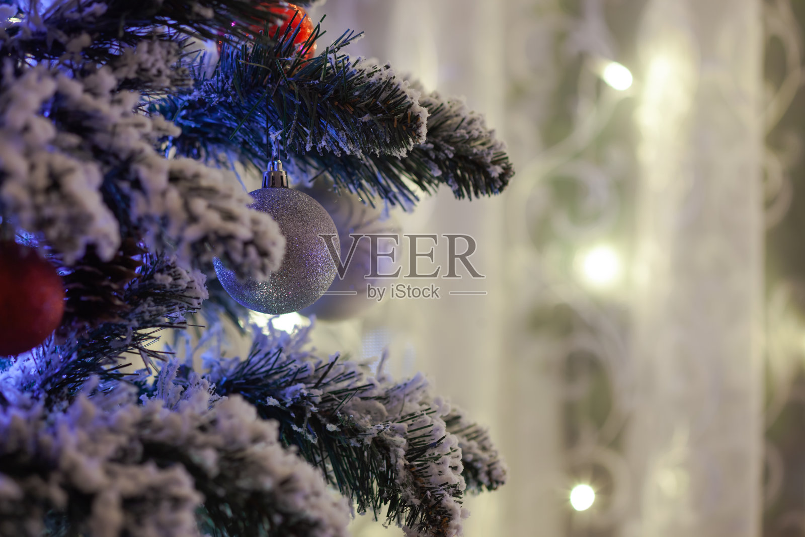 圣诞树上的玩具照片摄影图片