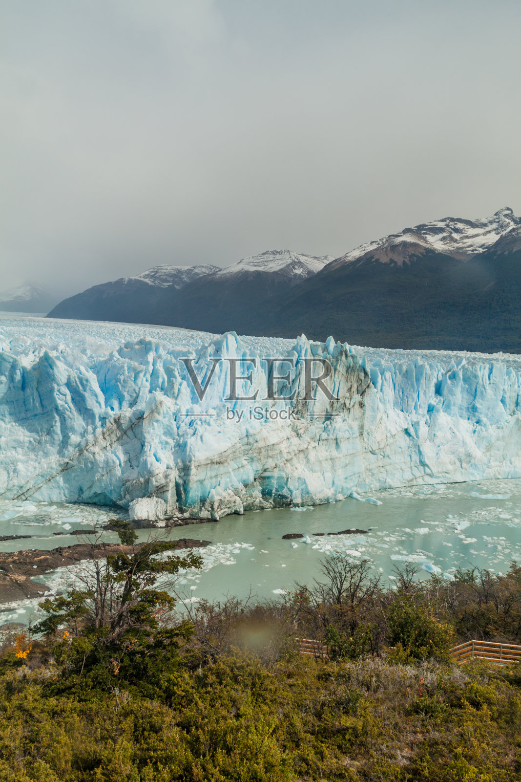 阿根廷国家冰川公园里的莫雷诺冰川照片摄影图片