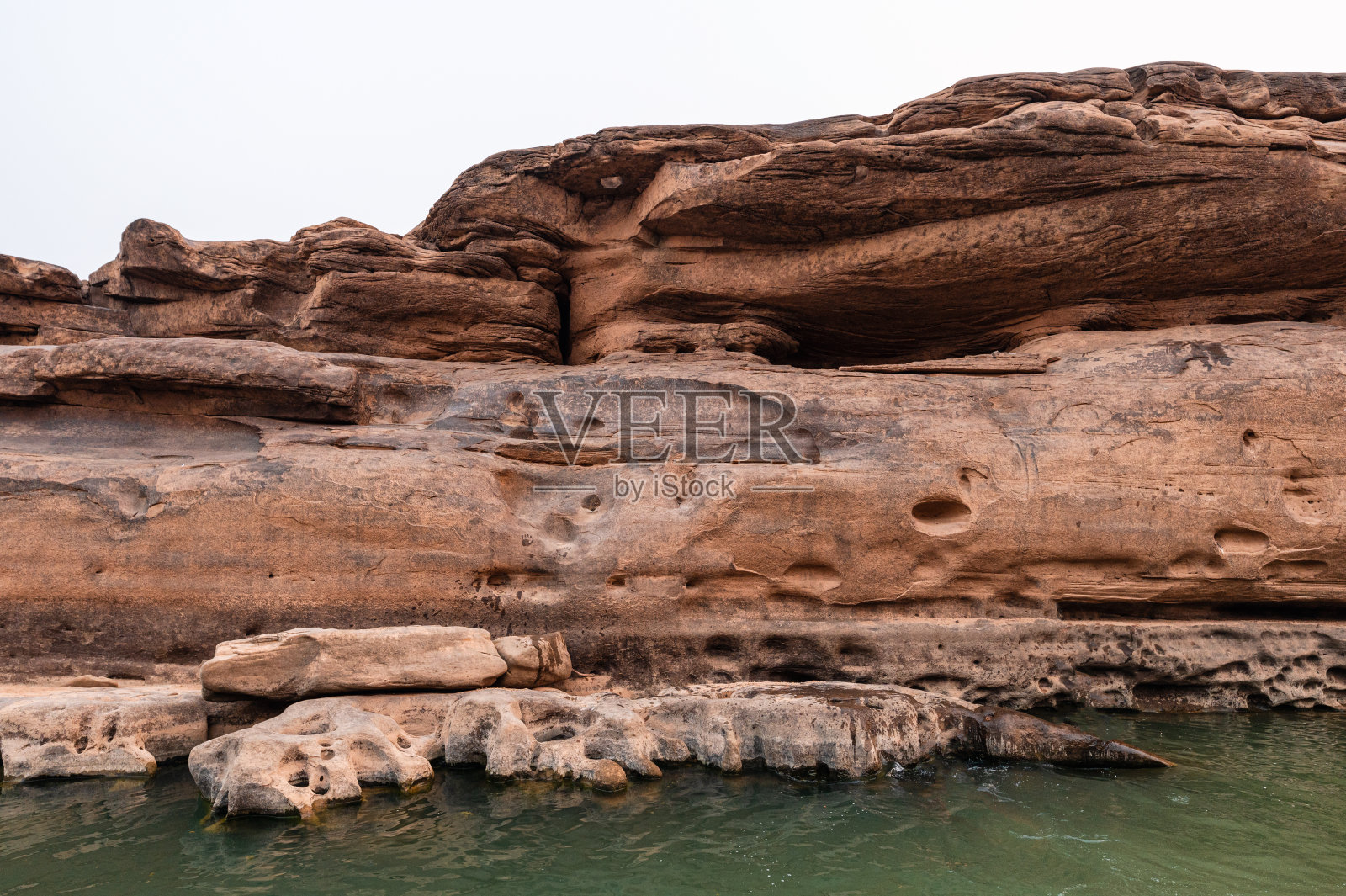 峡谷和河流中巨大的岩石峡谷的纹理照片摄影图片
