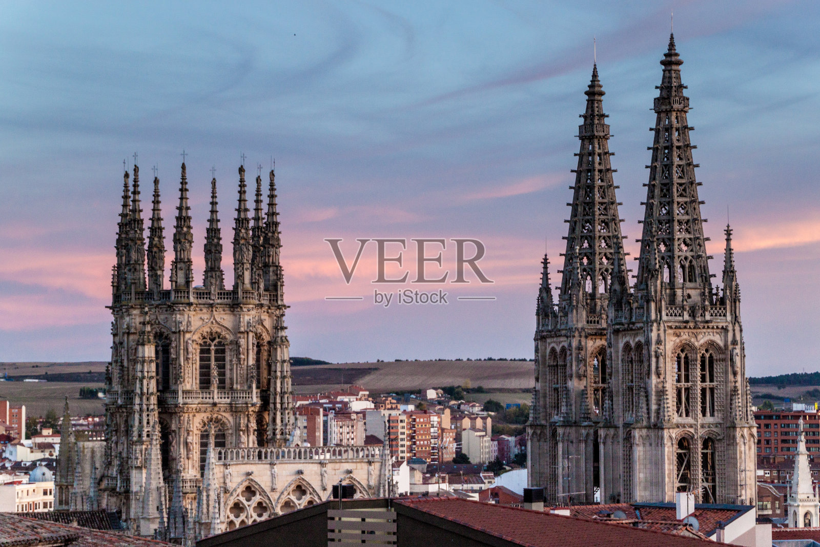 西班牙,卡斯蒂利亚,布尔戈斯,圣玛丽亚大教堂的塔。照片摄影图片