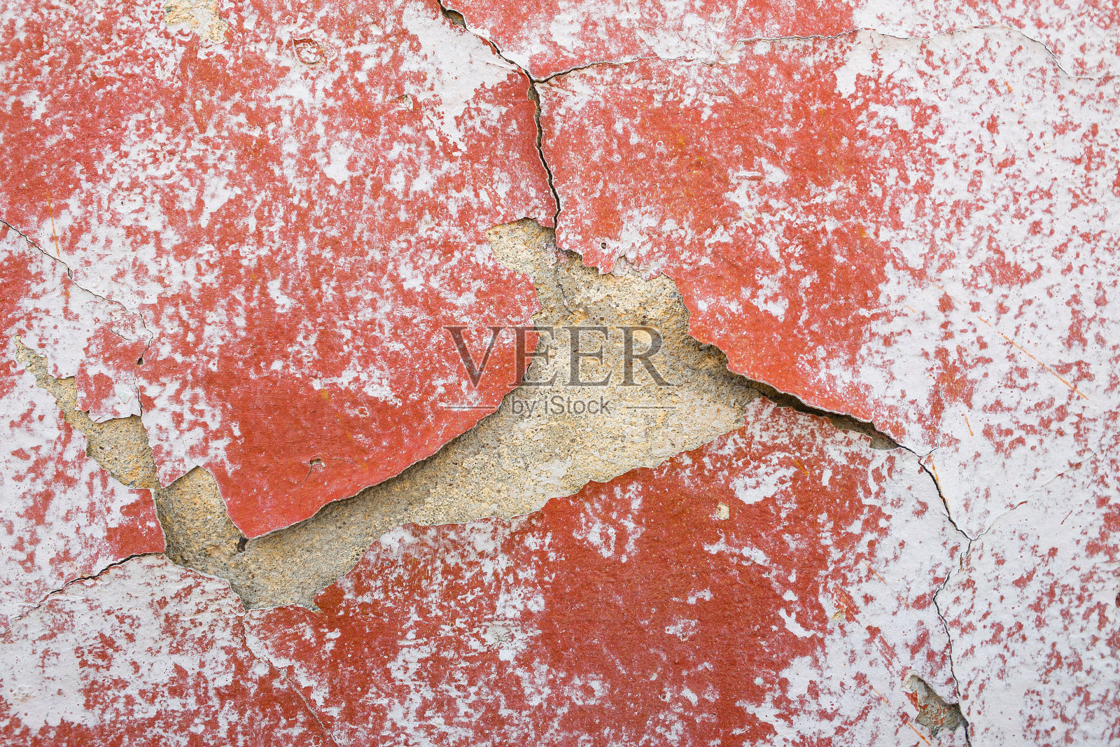 古老的街道墙壁布满灰尘,粗糙的纹理和油漆污渍照片摄影图片