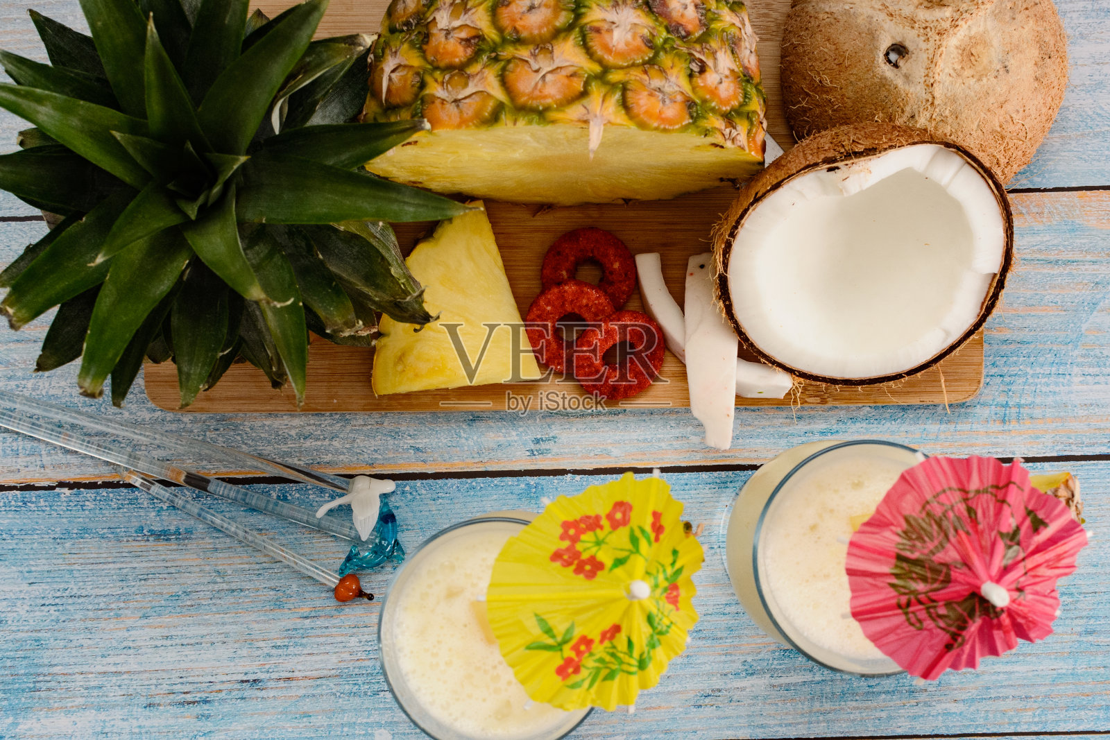 Pinacolada、热带鸡尾酒。照片摄影图片