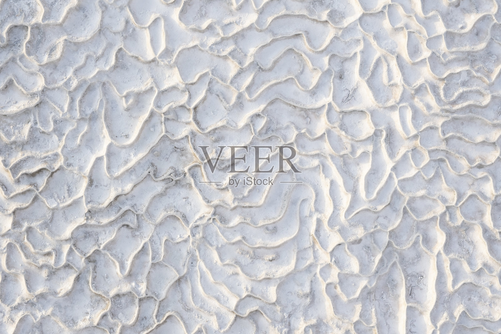 由地热水形成的抽象的白色背景。照片摄影图片