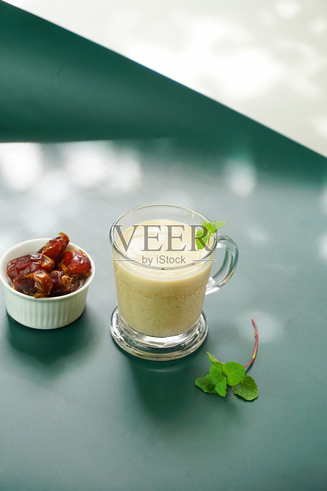 日期的牛奶照片摄影图片