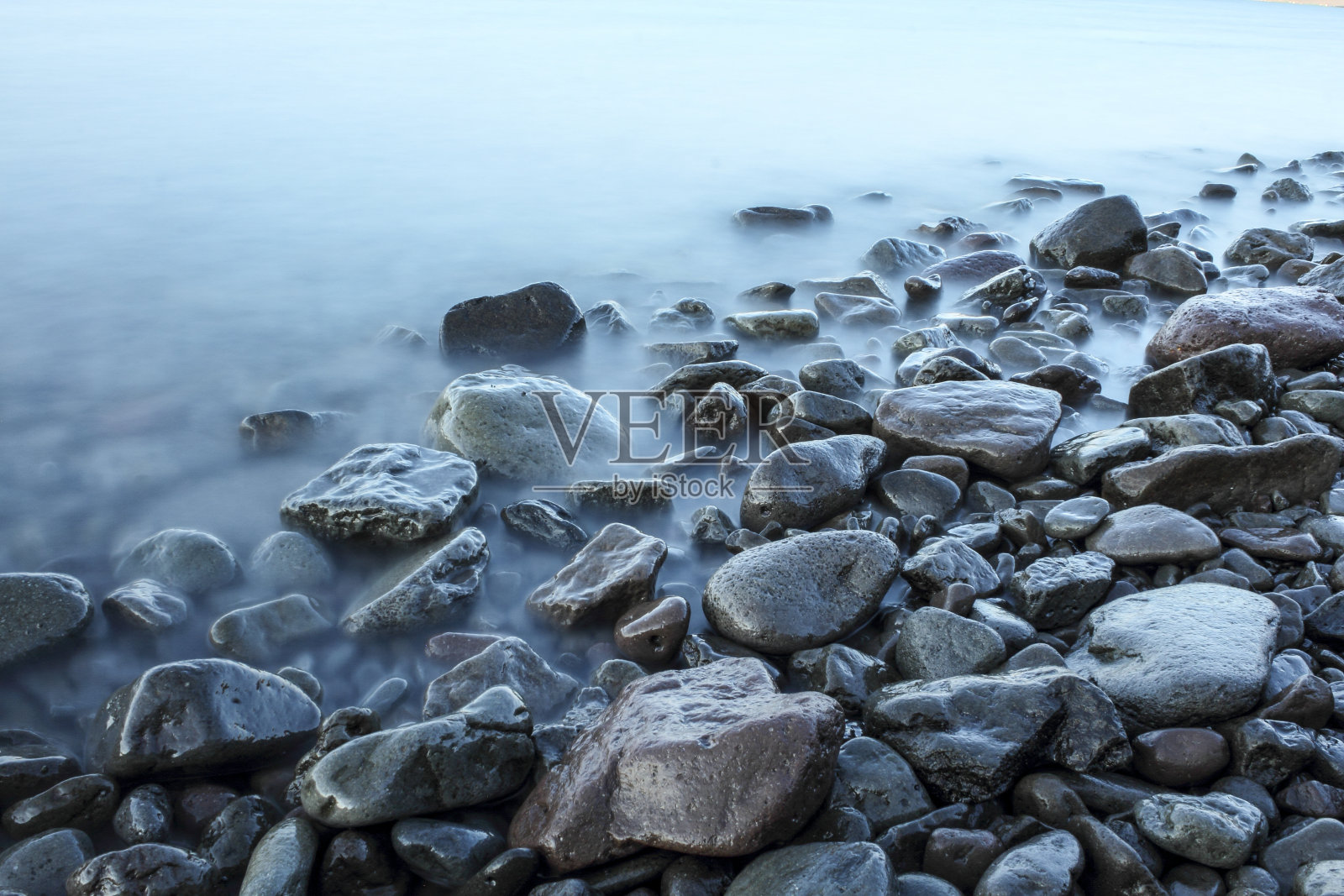 西峡湾海岸的石头照片摄影图片