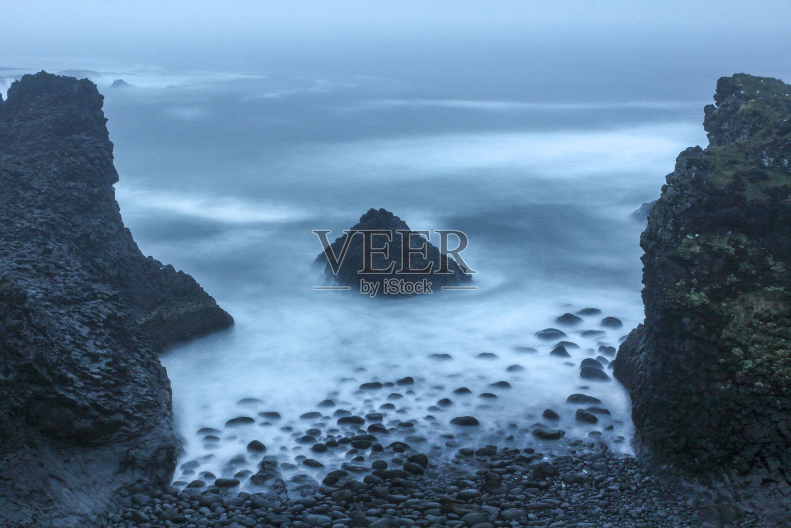 阿纳斯塔皮的暴风雨之夜海岸景观照片摄影图片