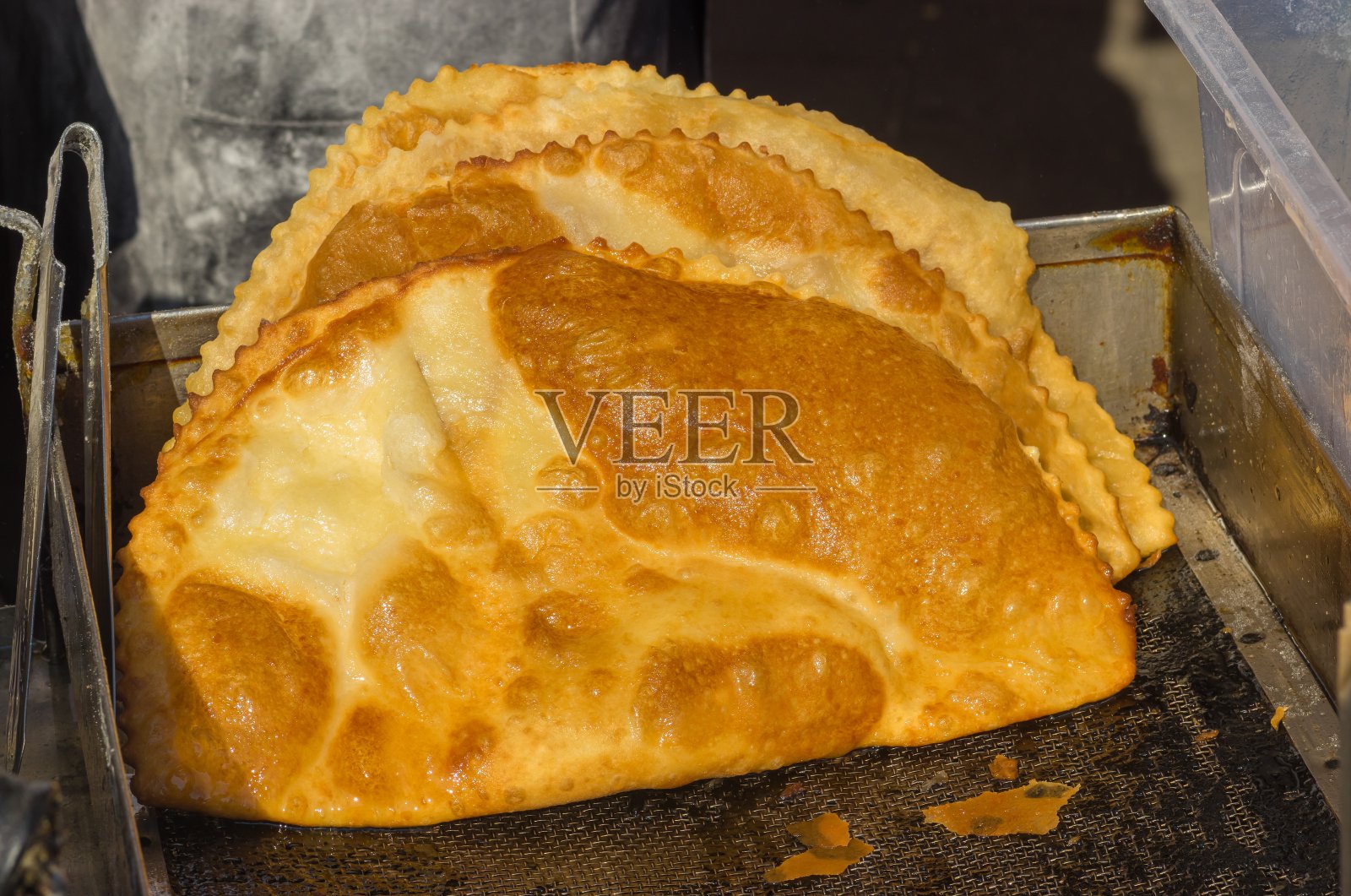 美味的切布瑞克——油炸后,馅料是肉末照片摄影图片