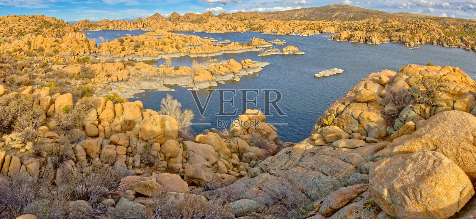 位于亚利桑那州沃森湖的岩石群岛照片摄影图片