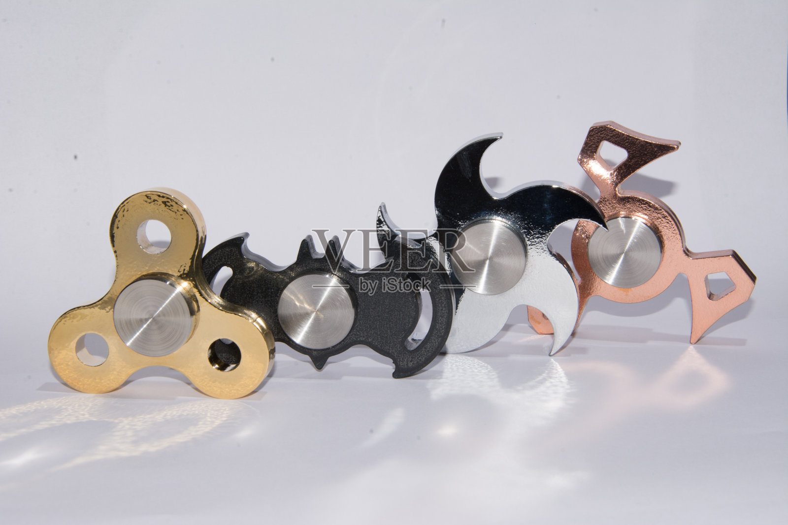 指尖陀螺用来放松,缓解压力,玩耍照片摄影图片