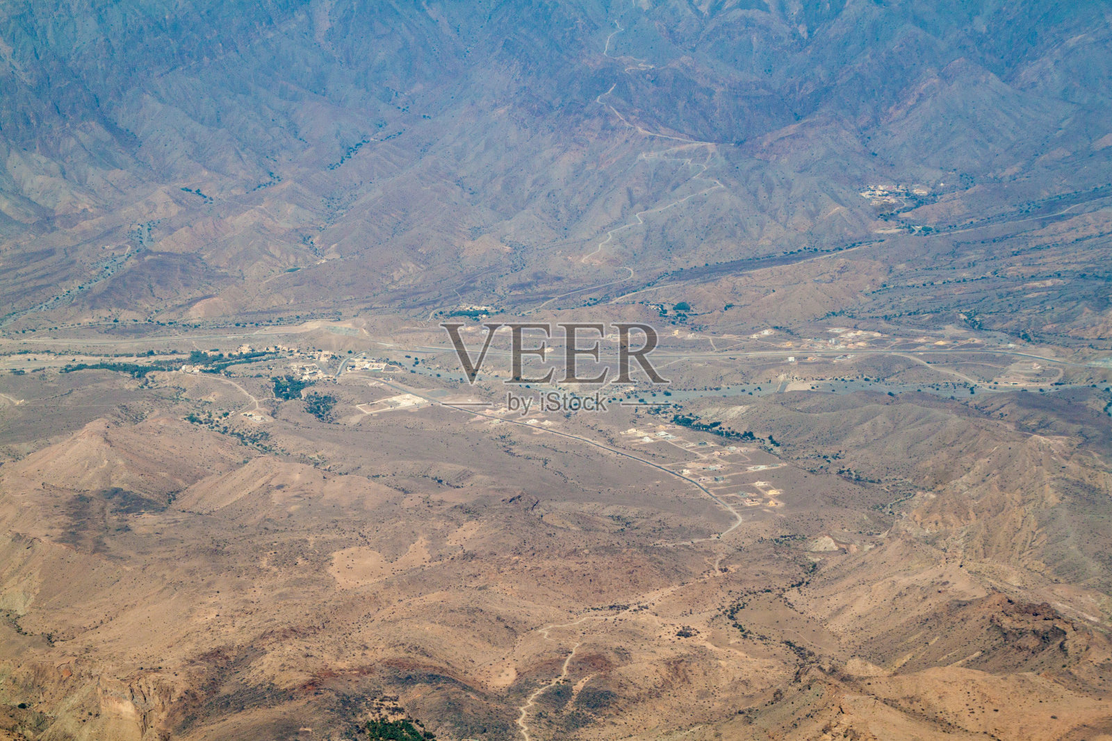 哈杰尔山脉山谷的航拍景色,阿曼照片摄影图片