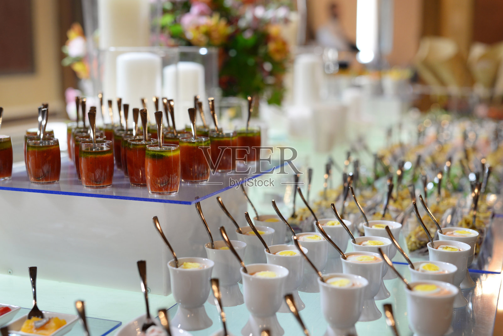 手指食物开胃酒照片摄影图片