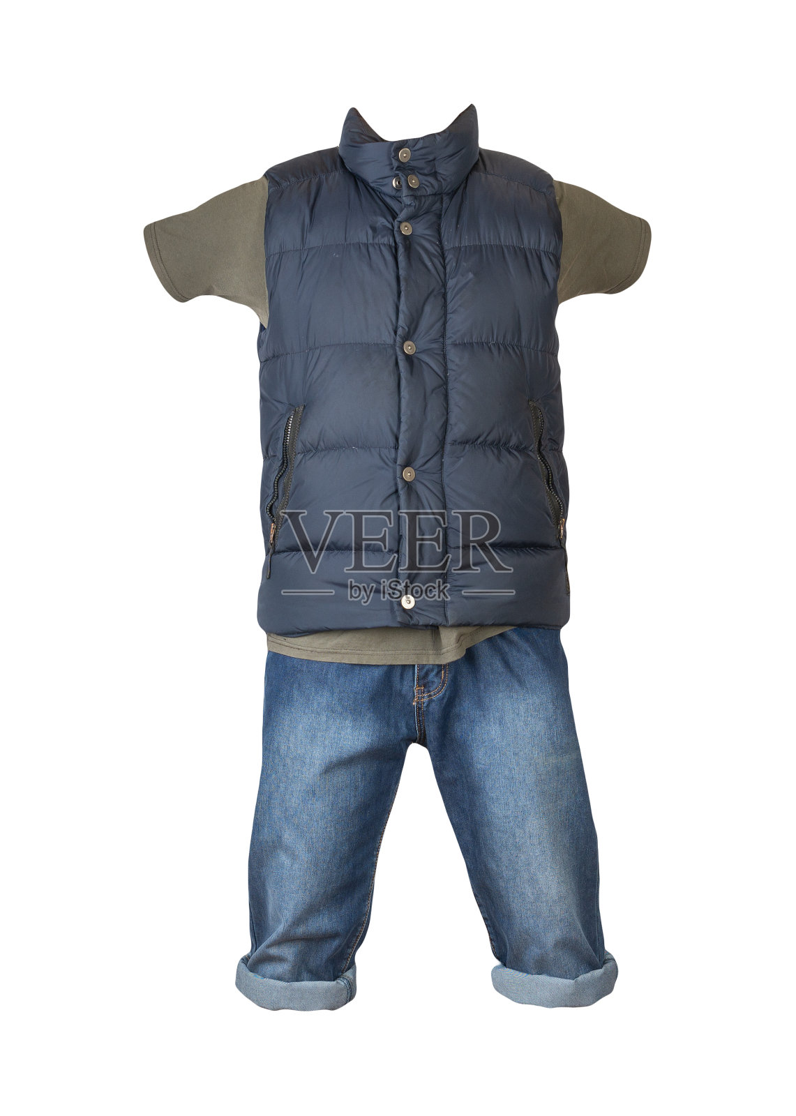 牛仔短裤,t恤和深蓝色夹克没有袖子孤立在白色背景照片摄影图片