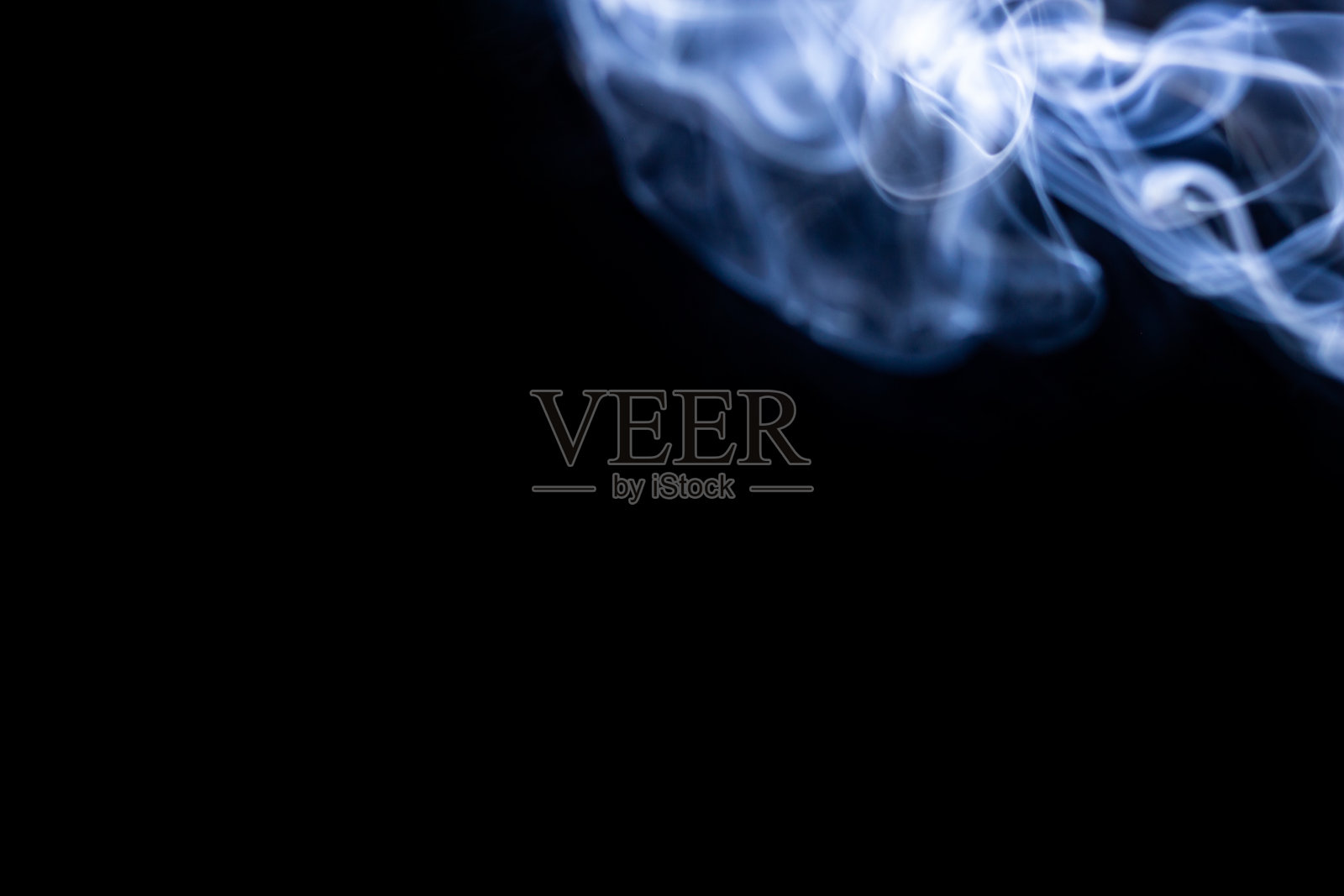 黑色背景上的白烟照片摄影图片