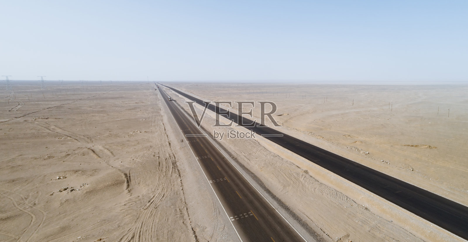 中国新疆戈壁高速公路航拍照片照片摄影图片