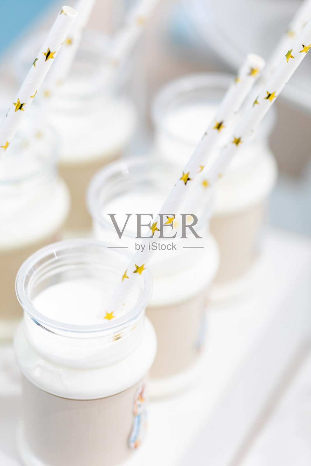 生日派对上的糖果。派对的甜点桌照片摄影图片