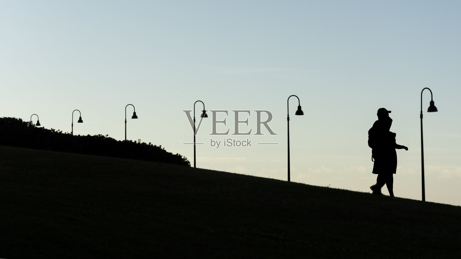 阿斯图里亚斯吉洪的街灯剪影照片摄影图片