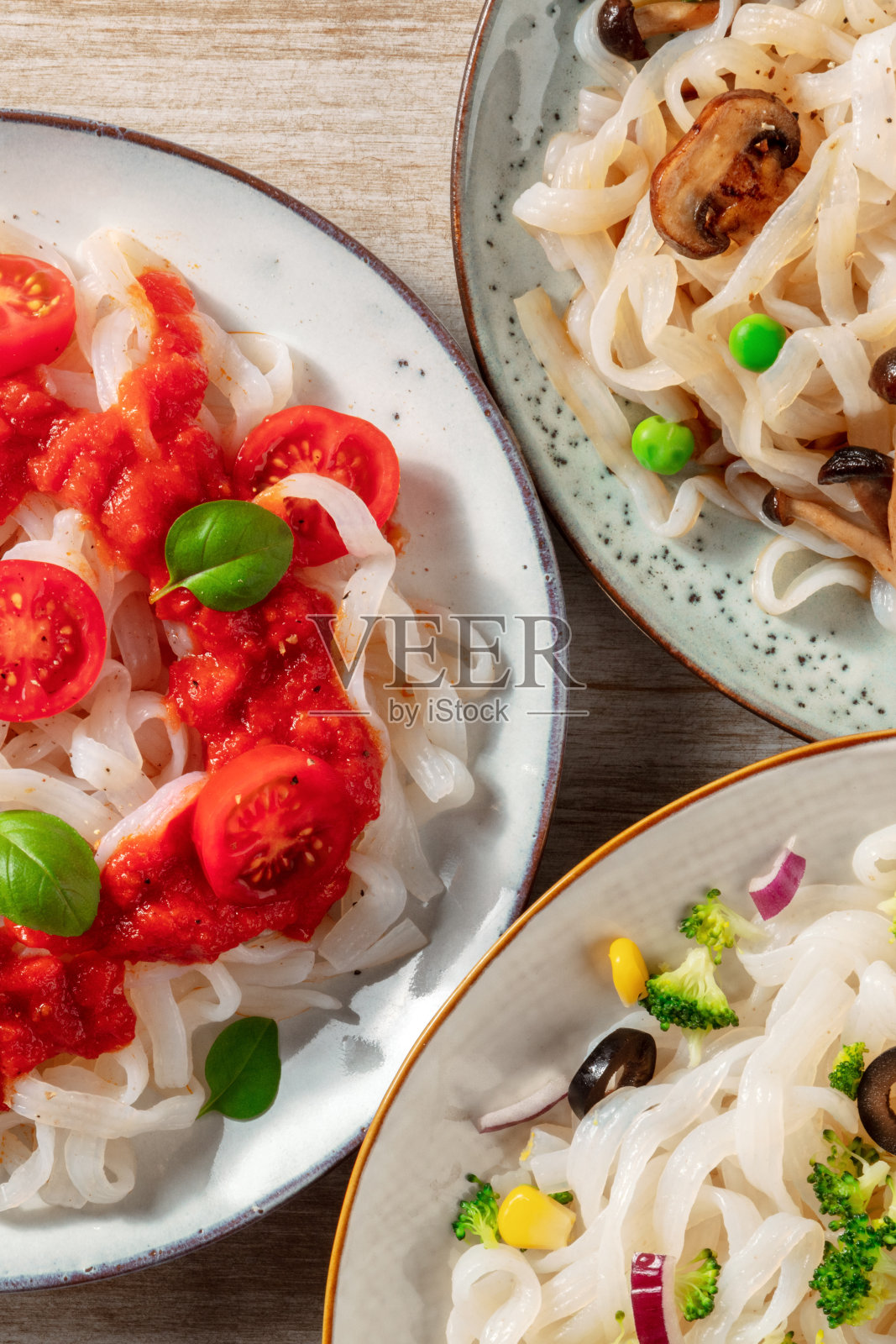魔芋面食与蔬菜特写,各种菜肴照片摄影图片