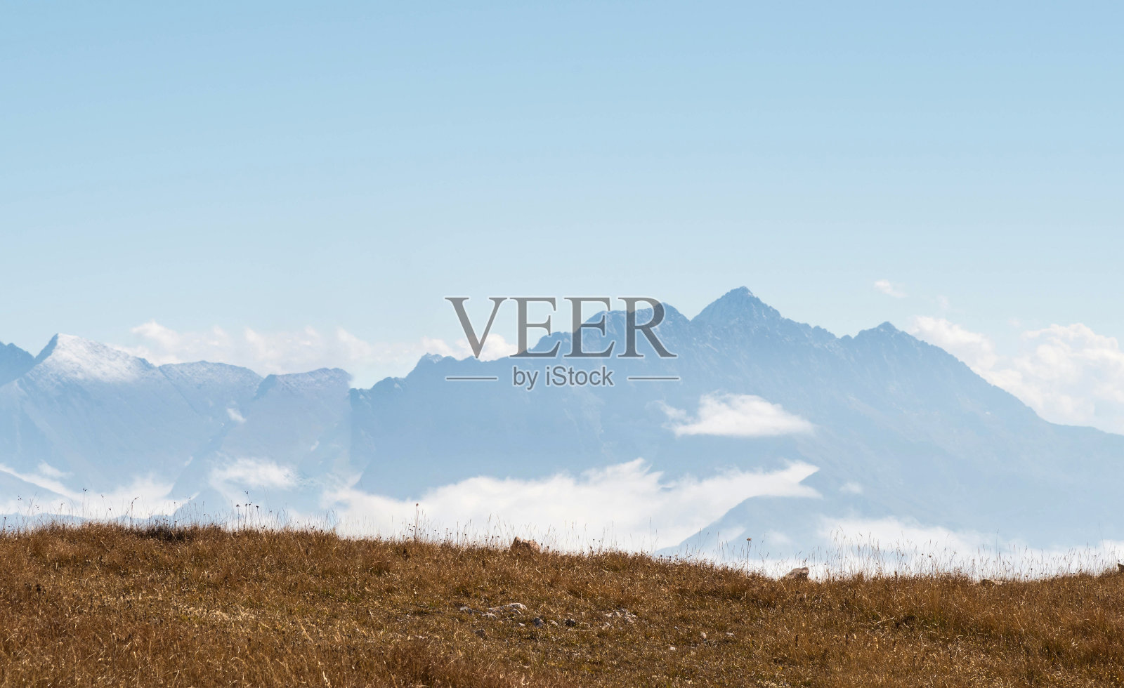 高加索山脉的山景照片摄影图片