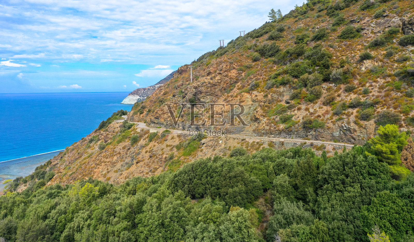 岩石海岸和地中海的全景。灰色的Nonza海滩就在这条街上。帽子尸体,科西嘉岛。照片摄影图片