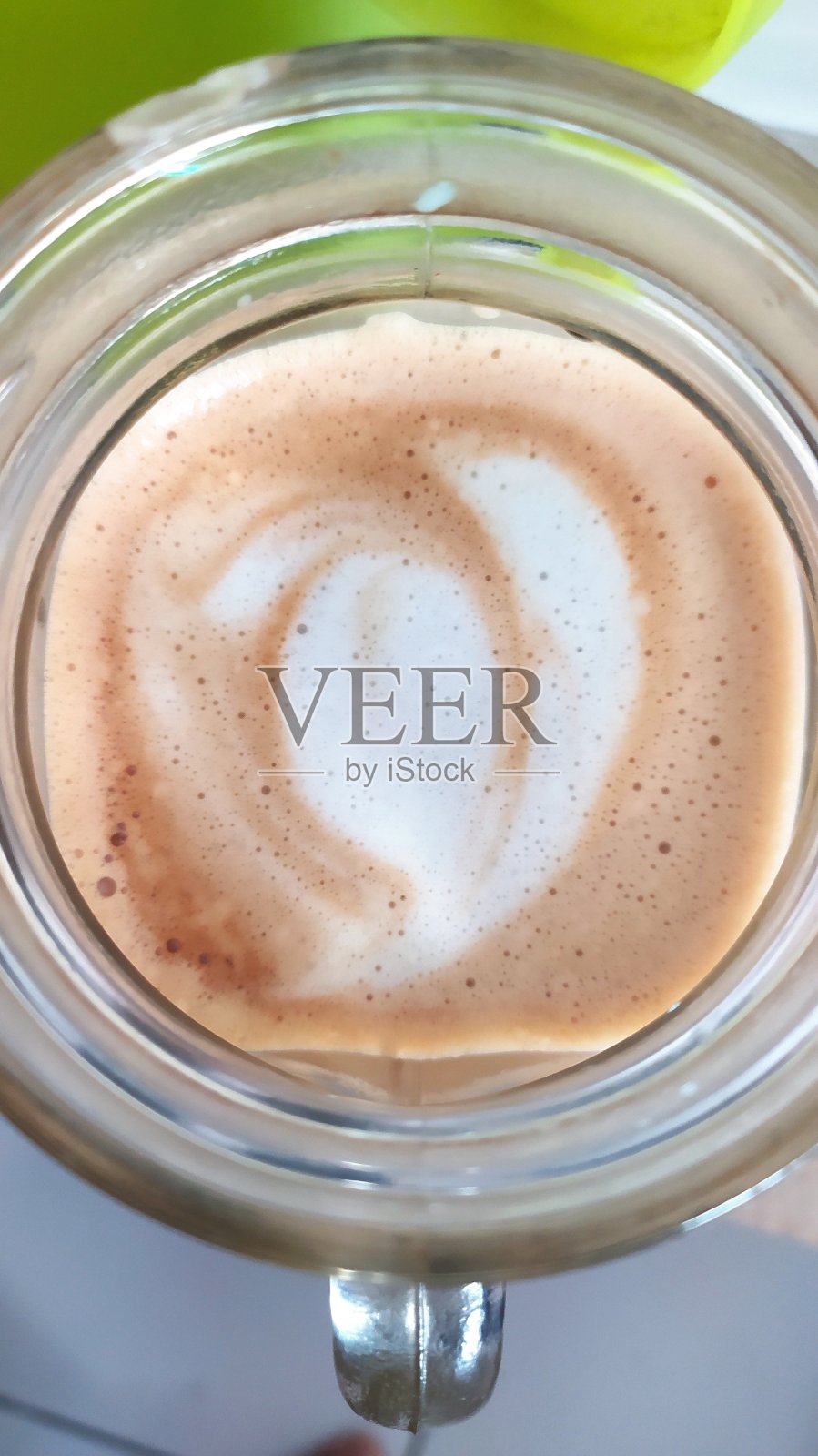 叶子拿铁咖啡照片摄影图片