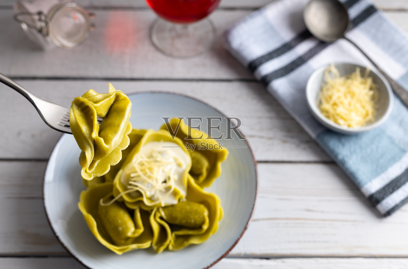 自制芝士意大利面。照片摄影图片