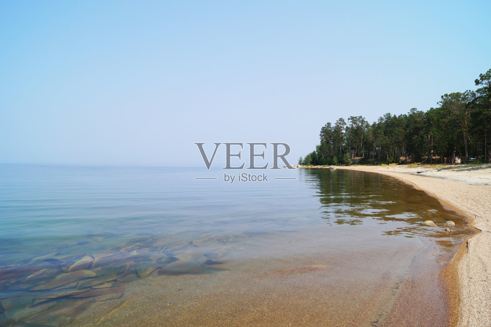 贝加尔湖沙滩的景色照片摄影图片