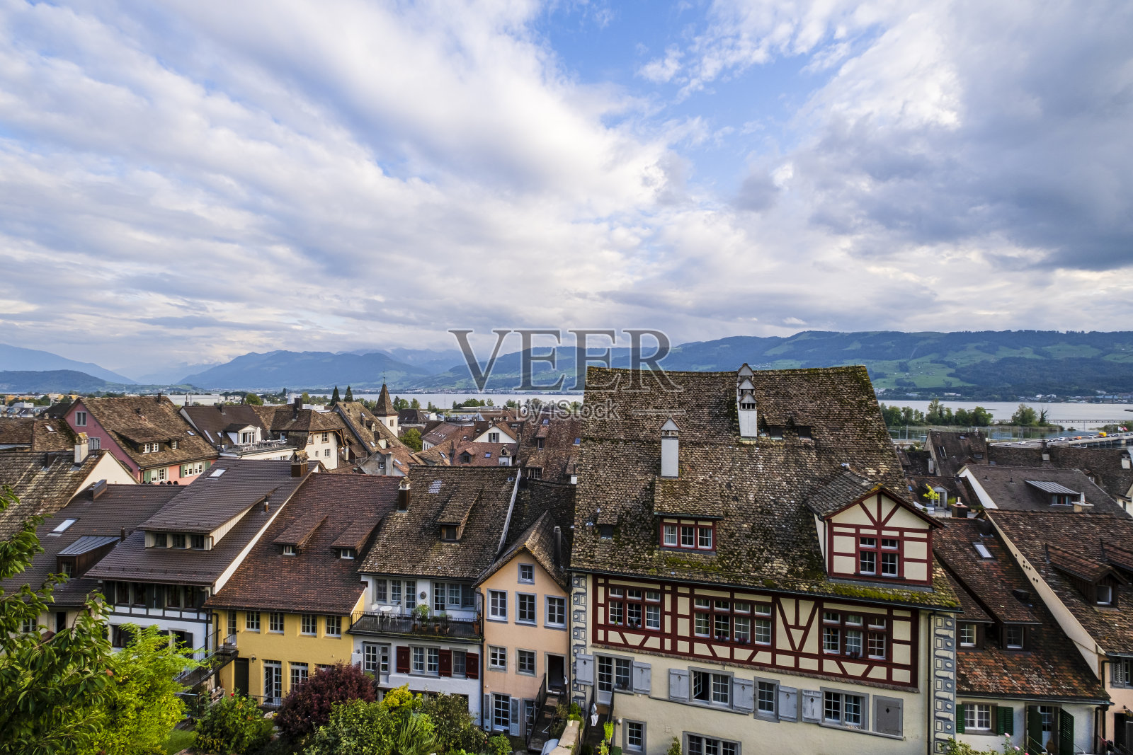 说唱歌手威尔-乔纳,瑞士老城照片摄影图片