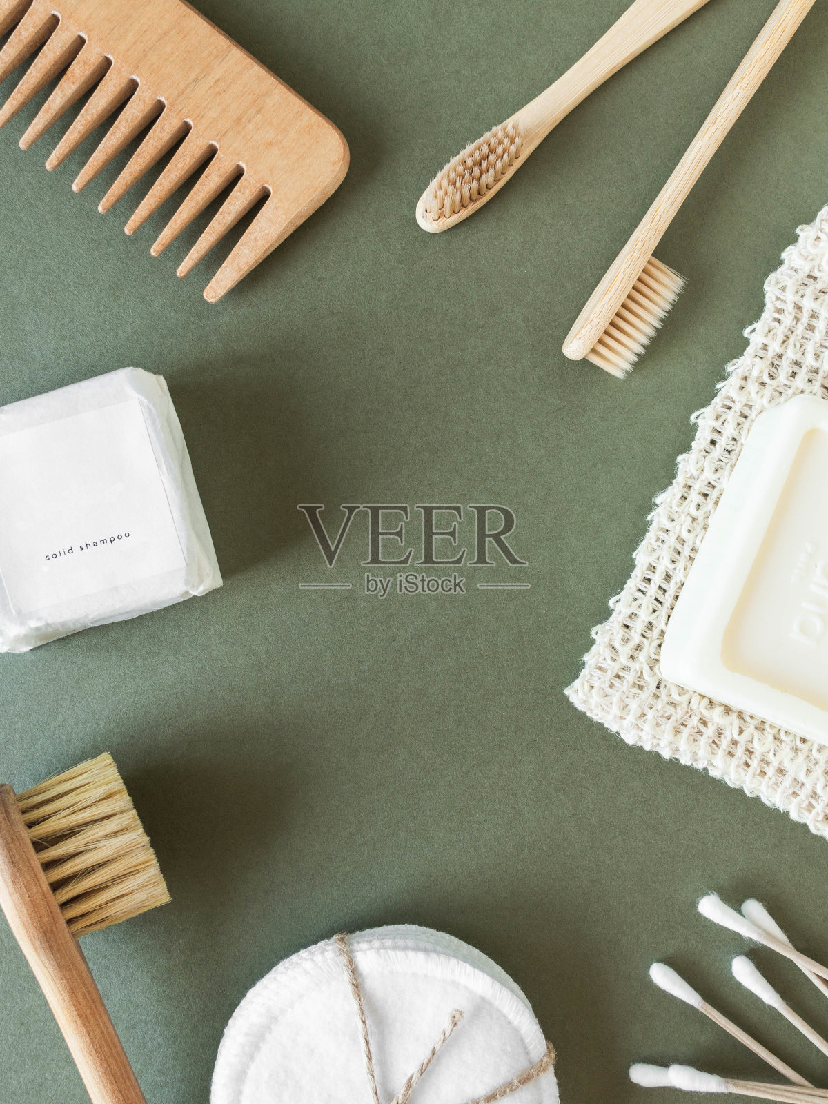 香皂、干洗香波、棉签、木刷、牙刷,为女性肌肤提供零浪费护理照片摄影图片