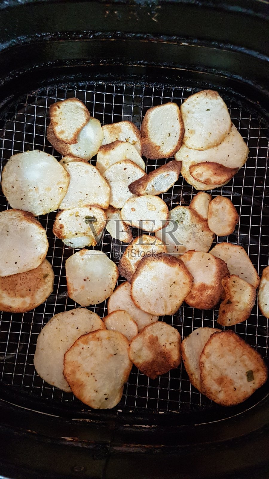 空气煎锅里的山药照片摄影图片