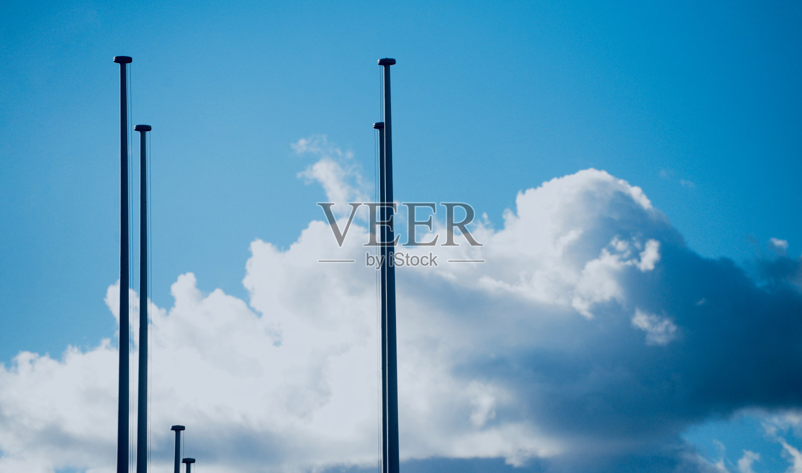 金属杆与蓝天背景照片照片摄影图片